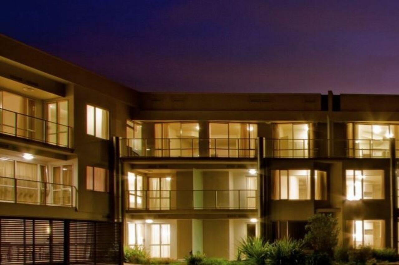 Vr Takapuna Auckland Esterno foto The Village at night