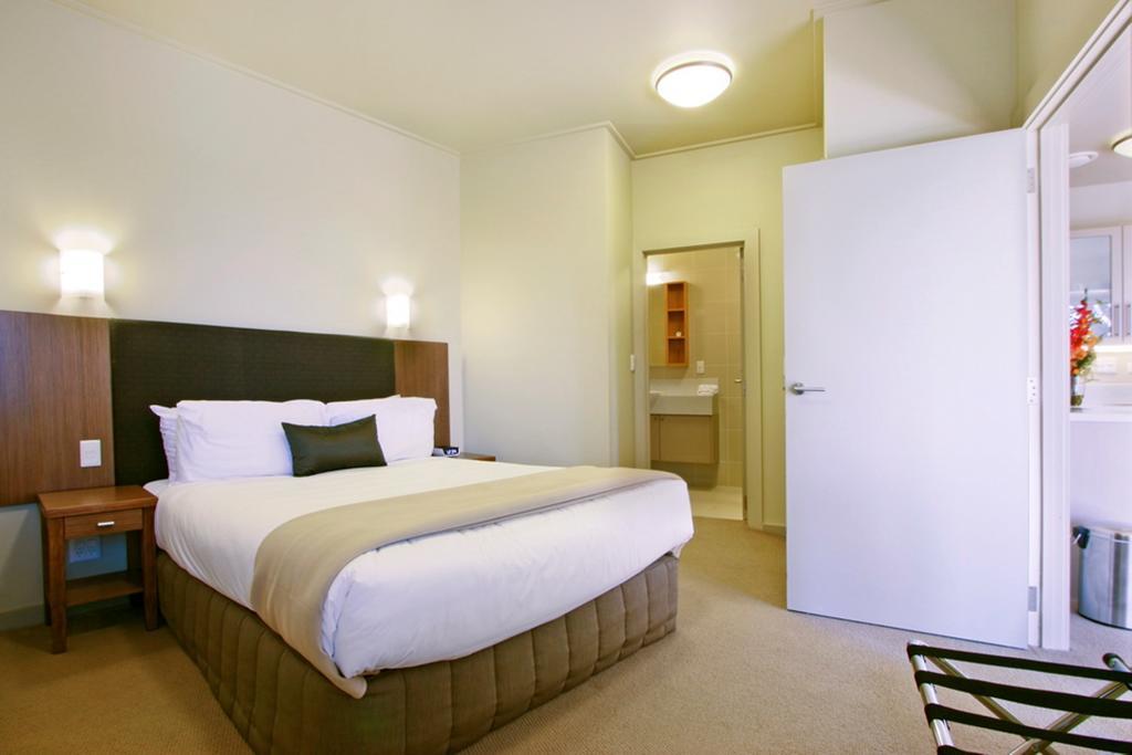 Vr Takapuna Auckland Esterno foto A typical bedroom at the hotel