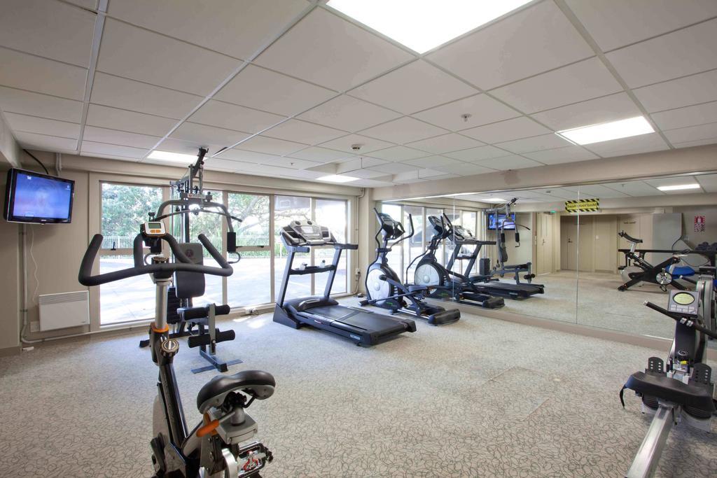 Vr Takapuna Auckland Esterno foto The gym at the University of Roehampton
