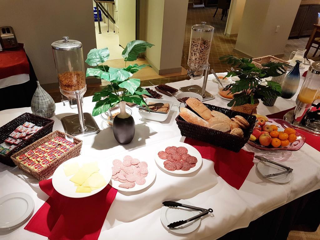 Vr Takapuna Auckland Esterno foto A buffet at a hotel