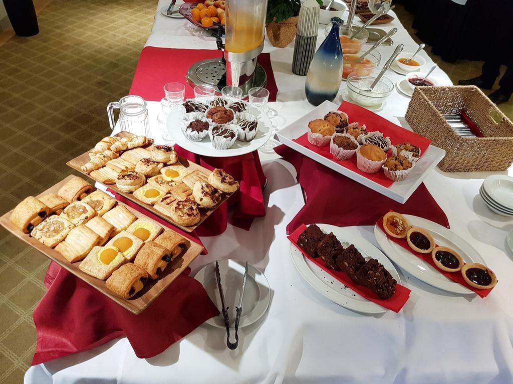 Vr Takapuna Auckland Esterno foto A selection of afternoon tea items